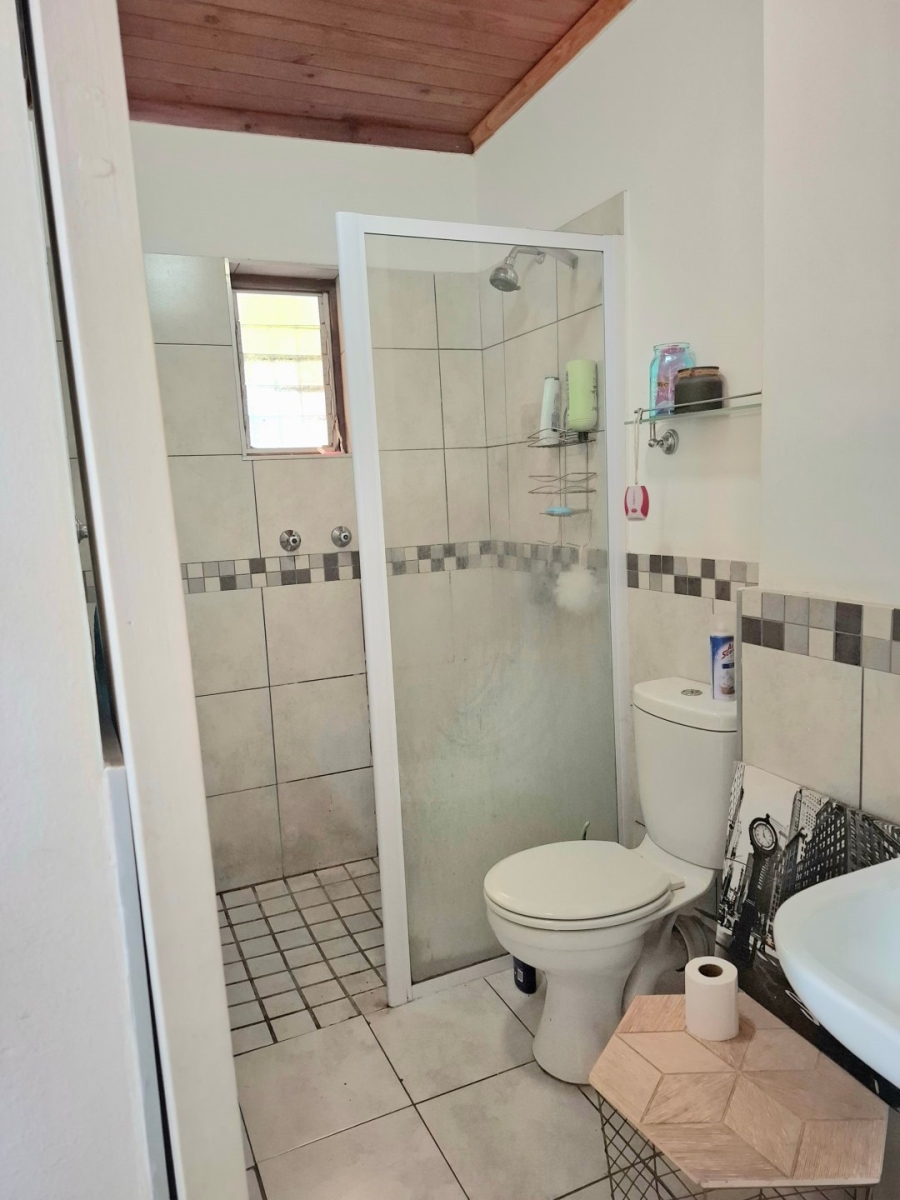 5 Bedroom Property for Sale in Oakdale Western Cape